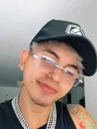 Ian enseñame a no extrañarte ahora💞