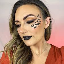 Day 4 of 31: 🦇BATTY🦇 . . . If you're new to Fernoween, we (I) like to  sprinkle in a more regular makeup look with a Halloween twist every week or  so