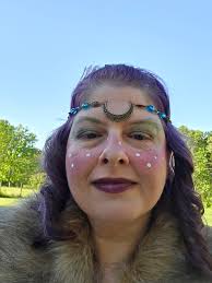 ✨I remember bits and pieces of a couple of my reincarnations. My last life  I remember that I was a man, I remember my partner, and I remember sitting  in his sisters