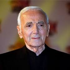 Le chanteur légendaire a perdu la vie dans la nuit de dimanche à lundi dans sa salle de bain. Charles Aznavour Sera Inhume Samedi A Montfort L Amaury