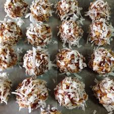 Petites Boules Dattes Noix Rice Krispies Et Noix De Coco Recettes Allrecipes Quebe Date Ball Recipes With Rice Krispies Coconut Date Balls Coconut Recipes