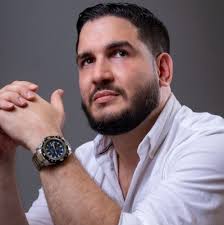 Hoy quiero agradecer a Dios por haberme dado la oportunidad de culminar la  maestría. Este título es un regalo para mis padres quienes han sido mis  pilares y ejemplos a seguir, y