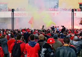 Why organizing white collar workers in silicon valley is hard slogging. Fragwurdige Europapokalparty Der Union Anhanger In Berlin So Viel Zur Solidaritat Sport Tagesspiegel
