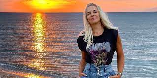 Ο οδυσσέας ανδρούτσου ή, όπως ο ίδιος υπέγραφε, οδυσσεύς ανδρίτσου (ιθάκη 1788—αθήνα, 5 ιουνίου 1825), γιος του ανδρέα βερούση που ήταν γνωστός και ως καπετάν ανδρούτσος, ήταν επιφανής αγωνιστής οπλαρχηγός της ελληνικής. Maria Androytsoy Abafh Kai Me Koiliakoys Fetes Pozarei Me Mayro Mpikini Eikona Zwh Iefimerida Gr