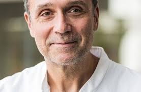 Krankenpflegehelfer Daniel verrät, warum sein Job ein Glücksgriff ist: „Ich  hätte ...