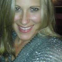 Tracy Maes's Instagram, Twitter & Facebook