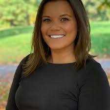 Sara Bee's Instagram, Twitter & Facebook