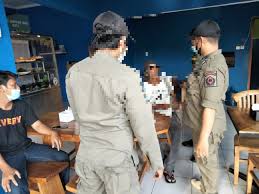 Pasutri tersebut kini melapor ke polisi. Authorities Nab Indian National For Allegedly Extorting Diners At Denpasar Food Stall Coconuts Bali