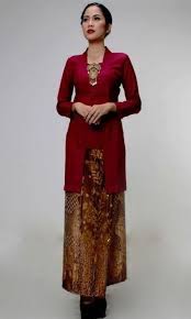 Jawa timur memiliki beberapa jenis pakaian adat dengan ciri khas tersendiri dibanding daerah 1. Contoh Model Baju Kebaya Pengantin Modern Terbaru Gayadanmode Com Gayadanmode Com Gaun Batik Busana Batik Gaun Kebaya Modern