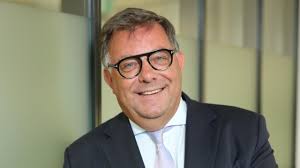 Concerns aired at Liberal lobbyist's insider access