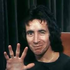 Good luck to everyone getting tickets tomorrow 🤘🏻🤞🏻…….might actually be  easy due to how many people say they aren't going 🤣 I am actually appalled 