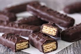 Bentukkan bulat seperti donat dan letakkan coklat cadbury ke dalamnya. Resipi Bar Gula Gula Buatan Sendiri Yang Mudah 2021