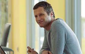 L'édition du 19/20 du 14 mars a informé 2,77 millions de français soit 14 % de l'ensemble du public. Martin Apprend Que Victoire Et Georges Etaient Ensemble Il Se Venge Demain Nous Appartient 14 03 2019 Demain Nous Appartient Nouveautes Tele Com