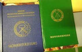 In den sozialversicherungsausweis der ddr (offiziell: Notizen Nach Dem 9 November 1989 Aus Dem Archiv Sonstiges Buro Gegen Altersdiskriminierung