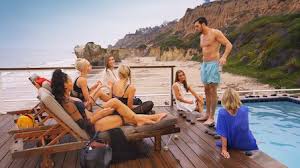 Pour les articles homonymes, voir sunset beach. Selling Sunset Netflix Official Site