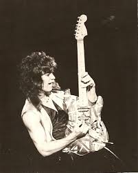Here S When Eddie Van Halen Painted His Red Black White Guitar Van Halen News Desk On the other hand, the guitar features stripes of varying widths and are mostly white, whereas the midsole of the nike dunk low evenly mixes black and white stripes of even. eddie van halen painted his red