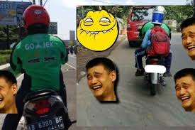 25 Potret Kocak Penumpang Ojek Online Masa Kini Bikin Ngakak