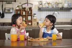 May 28, 2014 · kesan pemakanan dan tempoh biologi richard wurtman (1988) memberikan 2 prinsip utama untuk pengambilan makanan dapat meningkatkan daya berfikir. Abbott Family Cara Meningkatkan Pola Makan Sehat Pada Anak Expert Content