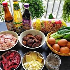 Letak hot plate diatas api ( jika tiada, guna pemanggang ajaib), tuang sedikit kuah kemudian letak yee mee, sayur dan telur. 8fq3aqejgqzh1m