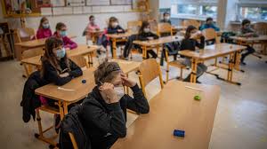 Září 2020 vzniká z nařízení ministerstva zdravotnictví povinnost nosit ve školách a školských zařízeních roušky. Ve Skolach Bude Vyuka Bez Rousek Zvysi Se Pocet Divaku Na Kulturnich Akcich Zpravy Tiscali Cz