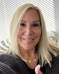 Nora Lynn's Instagram, Twitter & Facebook