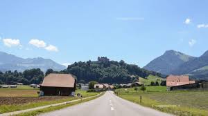 ˌradjoteleviˈzjoːne ˈzvittsera di ˈliŋɡwa itaˈljaːna; Svizzera On The Road La Strada Dall Italia Al Canton Vaud E Friburgo