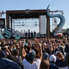 While the nhl's 32nd team, the seattle kraken, await their turn to select their inaugural roster, there are 30 other teams (the vegas golden knights get a. 3p8 Rc8du1t0am