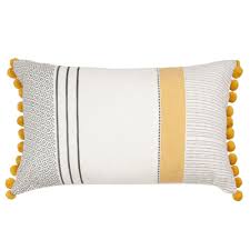 Funda De Cojin De Algodon Estampado Con Pompones 30x50 Craspedia Maisons Du Monde Housse De Coussin Maison Du Monde Housses