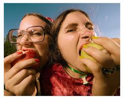 rotten apple digital images with @groovyqurl & @lucydrewelow canon r5 35mm  14mm