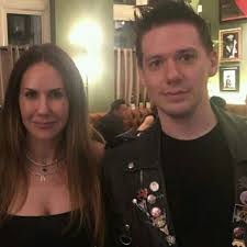 Tobias Forge Y La Manager De Ghost Kristen Mulderig Ghost Papa Band Ghost Tobias