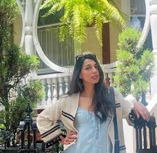 🎶“Savannah ooh na-na” 🎶 🦋 . . Here, a bright post..