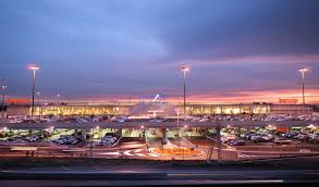 Nel centro si trovano l'ipercoop aprilia el'euronics aprilia, con svariati prodotti di elettronica e informatica. Ripartenza Alla Grande E In Sicurezza Al Centro Commerciale Aprilia 2 Tante Le Misure Adottate Radio Studio 93 Solo Belle Canzoni