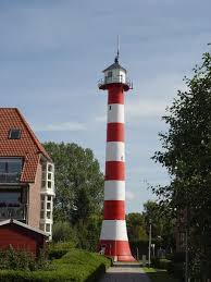 Ein leuchtturm ist ein zeichen fürs heimkommen, denn es heißt: Wer Hat Schon Ein Leuchtturm Im Garten Foto Bild Architektur Turme Profanbauten Bilder Auf Fotocommunity