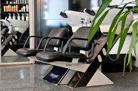 What hair salon services does great clips provide?expand or collapse answer. Friseur Deluxe Hair Munster
