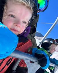 Well that's a wrap for me for 2024! We played 4 epic sets at  @apresonlystowe thanks to all who came through for some sweet jams with the  @theabeez so fun to have