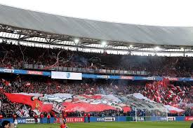 Fc utrecht speler michael zullo voert gesprekken op schiphol met vertrekkende voetballers, of juist met degenen die staan te wachten op hun favoriete spelers. Met 17 000 Fc Utrecht Supporters Naar De Bekerfinale In De Kuip Laat Nac Maar De Tegenstander Worden Fc Utrecht In Bekerfinale 2020 Ad Nl