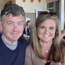 Dinuba High students mourn loss of Amy and Linda Guiba Twins, Amy and Linda  Guiba, died Saturday night in a suspected DUI crash. The twin's brother,  Anthony Guiba and his girlfriend also