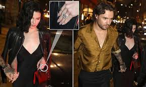 Liam payne celebrates 27th birthday with enormous cookie cake after getting engaged to girlfriend maya henry. Singer Liam Payne 26 Engages His Girlfriend Maya Henry 20 With A 3million Diamond Ring Photos 9javariety