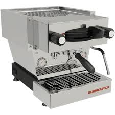 Inspired By The Linea Classic The Linea Mini Comes With Dual Boilers And An Integrated Brew Group Home Espresso Machine Espresso Machine Home Coffee Machines