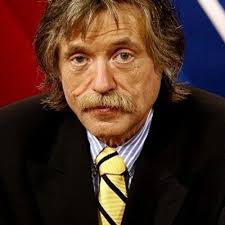 Johan derksen beschrijft zijn motivatie omtrent zijn uitspraken enkele dagen eerder in vi over akwasi en praat verder aan tafel. Johan Derksen Johanderksevi Twitter