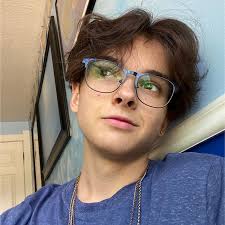 Julien Mason's Instagram, Twitter & Facebook