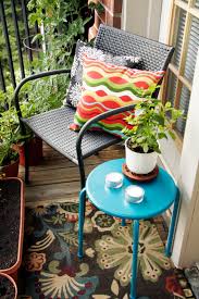 Greenery goes a long way toward creating an inviting outdoor space as well as providing privacy. 10 Brilliant Ideas For Decorating A Small Patio Small Patio Spaces Small Porch Decorating Small Balcony Design