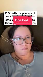 A chi piace il one bed trope? 🙋‍♀️ #booktokitalia #libriromancefantasy  #enemiestolovers #leggere