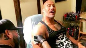 In early 2003, dwayne traveled to hawaii to have. The Rock Prasentiert Sein Neues Tattoo Nichts Fur Schwache Nerven