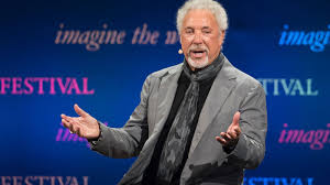 Tom jones has admitted he struggled to get out of bed after the death of childhood sweetheart linda a year ago and revealed therapy helped him and his family cope. Tom Jones Opens Up About The Death Of His Wife Abc News