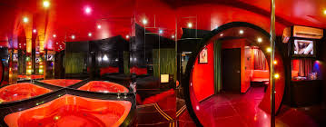 love hotels the hidden fantasy rooms of japan google search 建物 ホテル コンセプト