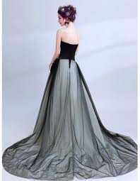 Una sposa vestita di nuovo stravolge completamente i canoni della moda così come la conoscevamo, merito del fervido ingegno e dell'originalità insita nelle menti ribelli di stilisti e case di haute couture. Abiti Da Sposa Colorati Su Misura In Offerta Con Spedizione Gratuita Soddisfatta O Rimborsata