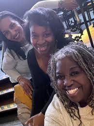 Lorena Thompson's Instagram, Twitter & Facebook