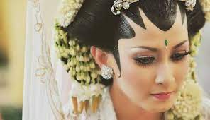 Menjadi pengantin berarti menjadi raja dan ratu dalam sehari. 5 Cara Agar Wajah Pangling Saat Jadi Pengantin Konsultan Rumah Tangga