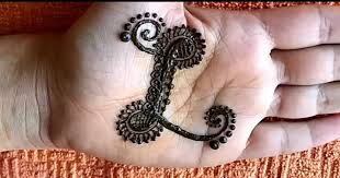Some girls like to put different types of mehndi design. Top 20 A To Z Alphabet Mehndi Design Beautiful Letter Mehndi Design